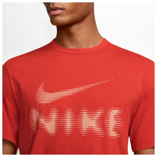 Nike Ανδρική κοντομάνικη μπλούζα Hyverse Dri-FIT UV Versatile Tee Nike Ανδρική κοντομάνικη μπλούζα Hyverse Dri-FIT UV Versatile Tee